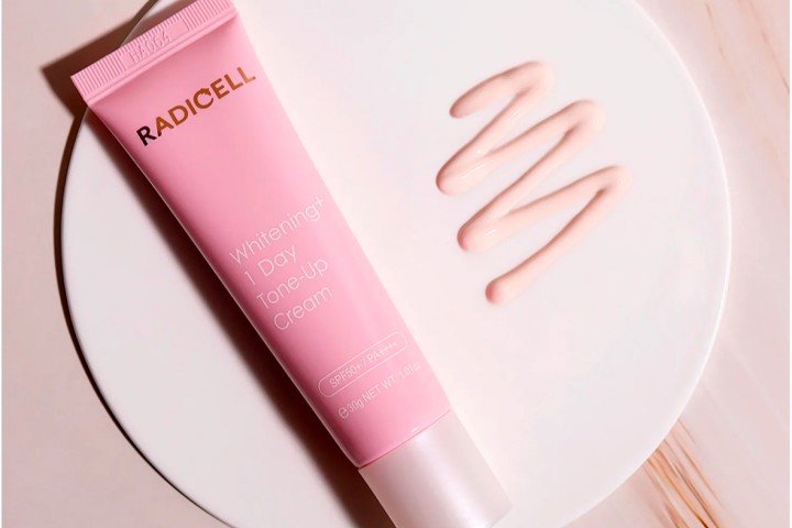 라디셀 화이트닝 플러스 원데이 톤업크림 SPF50+ PA++++ (1+1)